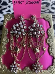 Betsey Johnson Vintage Ski Bunny Gray Pearl Lavender Crystal Snowflake Earrings