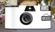 15 x White Disposable Wedding Cameras 27exp, flash & matching table cards