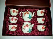 NEW. 8 PIECE TEAPOT SET, 6 TEA CUP. YANG HSINHONG. ARTKEY COLLECTION.
