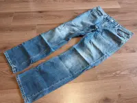 在飛比找Yahoo!奇摩拍賣優惠-藍色單寧修身窄筒牛仔褲 Levi's 513 Slim je