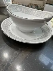 5671 Dalton Imperial China Gravy Boat With Ladel