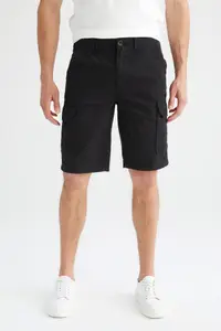 在飛比找ZALORA購物網優惠-Regular Fit Cargo Bermuda Shor