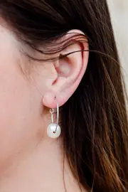 Freshwater Single Pearl Hoop Earring--GRE-ONEPEARL