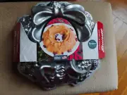 NEW NORDIC WARE MADE USA CHRISTMAS WREATH BUNDT PAN - HEAVY CAST ALUMINUM