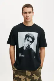 [Cotton On Men] Cotton On Men - Loose Fit Liam Gallagher T-Shirt - Lcn wmg black/ liam gallagher poster M LCN WMG BLACK/ LIAM GALLAGHER POSTER