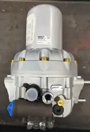 Wabco 4324751010/4324752020 Air Dryer AD SysS MCP w/TCV w/coal w/studs RH Pac