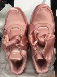 在飛比找Yahoo!奇摩拍賣優惠-Fenty x Puma 雷哈娜 Rihanna 粉色37 