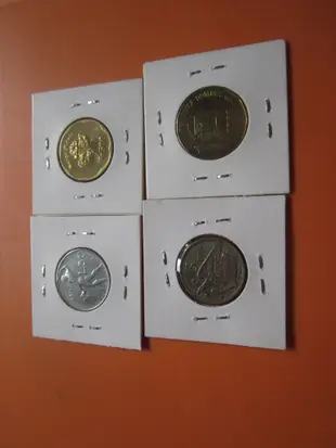 多明尼加+印尼+西班牙(早期)+義大利=錢幣共4枚