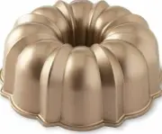 New ! Nordic Ware Original Bundt Pan for 10-12 cup recipes Made of Cast Aluminum