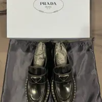 在飛比找PopChill優惠-[二手] PRADA 漆皮樂福鞋 全新 37.5號