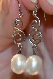 BNWT Sterling Silver (925) NATURAL cultured pearl earrings