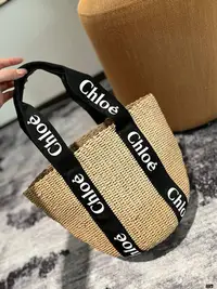 在飛比找Yahoo奇摩拍賣-7-11運費0元優惠優惠-【二手包包】chloe這個新款草編包菜籃子印logo的手提袋