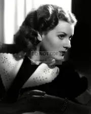 ACTRESS MAUREEN O'HARA - 8X10 PUBLICITY PHOTO (ZY-029)