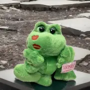 Gund Heads & Tales KISS ME GREEN FROG Kissing Sounds Stuffed Plush Toy 8" NWT