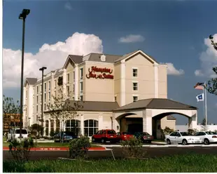 Hampton Inn & Suites Austin-Airport