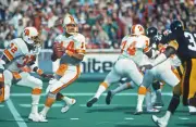 Quarterback Jack Thompson of the Tampa Bay Buccaneers drops back- 1983 Old Photo