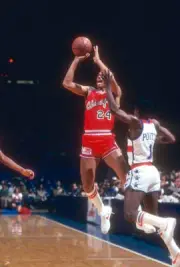 Reggie Theus of the Chicago Bulls Basketball 1980 Photo 12