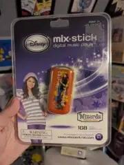 Disney Mix Stick 1GB Expandable MP3 Player Wizards of Waverly Place Selena Gomez