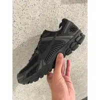 在飛比找蝦皮購物優惠-Nike zoom Vomero 5 黑魂 US9.5