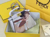 在飛比找Yahoo!奇摩拍賣優惠-Leann代購~FENDI 芬迪 新款PEEKABOO IS