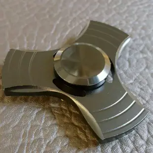 三角方指尖陀螺 Fidget HandSpinner 優質培林高速滾輪軸軸承 方賓士 鋁合金 練平衡感 解壓陀螺療癒陀螺