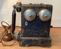在飛比找Yahoo!奇摩拍賣優惠-1930年侵華日本軍用手搖磁石發電古董電話機