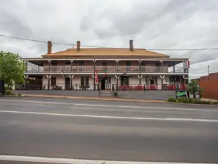 莫藍巴拉輕馬飯店Light Horse Hotel Murrumburrah