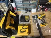 DEWALT DCD999T1 20V Max Cordless Hammer Drill/Driver Kit 1/2 In.