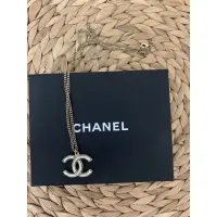 在飛比找蝦皮購物優惠-CHANEL項鍊LOGO珍珠（保證正品）