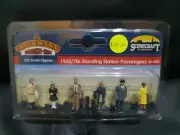 Bachmann Scenecraft 36-402 1960s/70s Standing Station Passengers OO scale