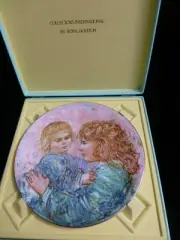 Edna Hibel 1981 "Kathleen And Child" Collectors Plate *Limited Edition*