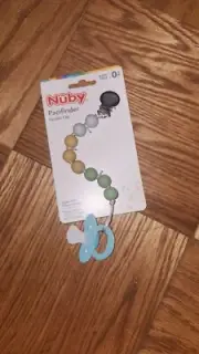 NWT Nuby Pacifinder Pacifier Clip