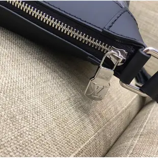 二手打折 LOUIS VUITTON MICK PM N40003 lv 黑灰棋盤格紋斜背信差包/郵差包