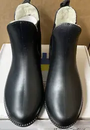 HORZE Bonn Kids Rubber Paddock Boots with Faux Fur Lining. Size 34