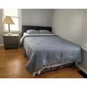 Cheerful 2 Bedroom Home With Parking On Premises
