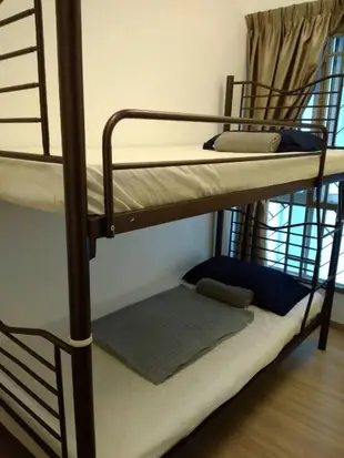 Clean Bunk bed 1 Near KLIA Express & KL Transits