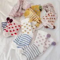 在飛比找ETMall東森購物網優惠-韓國訂單 冬季加厚中筒毛毛襪子女珊瑚絨加絨厚睡覺睡眠襪秋冬款