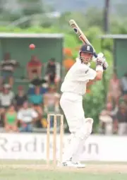 Queensland v England at Cairns 14/11/98 ALEC STEWART collects- Old Cricket Photo