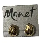 Vintage Signed Monet Gold Tone Chunky Shell Shaped 1” Clip On Earrings New NOS