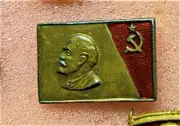 Old Soviet Russian Communist Vladimir Lenin Pin back Badge Heavy Metal RU CREST