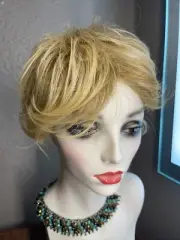 Beautiful Gabor Basics Love color Medium blonde￼ new in box Medium Blonde !!!