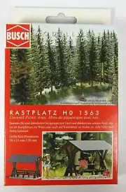 BNIB OO / HO BUSCH 1563 CHURCH / PICNIC / PARK BENCH WITH ROOF & TABLE