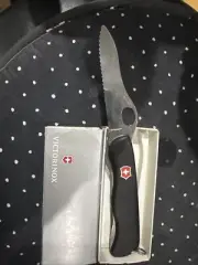Victorinox Swiss Army Knife : One Hand TREKKER Wabemuster 53107