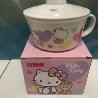 在飛比找蝦皮購物優惠-現貨 HelloKitty泡麵碗 含蓋子 美耐皿泡麵碗