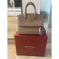 在飛比找蝦皮購物優惠-特價ferragamo studio bag氣質典雅耐看