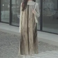 在飛比找momo購物網優惠-【Queenshop】女裝 特殊直紋渲染造型細肩長洋裝 兩色