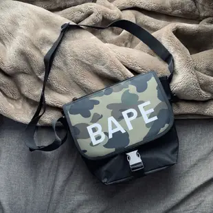 小蜜酥潮流代購 A BATHING APE BAPE字體迷彩側背包【BAPE3-75】