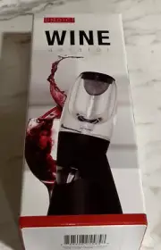 Undici Wine Aerator with Removable Filter and Base