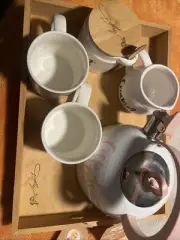 Dolly Parton Tea Kettle And 2 Cups, Cream And Sugar