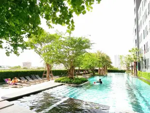 Sukhumvit New Room BTS Bangna Pool view